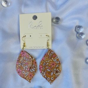 🦋 Teardrop leather flower earrings